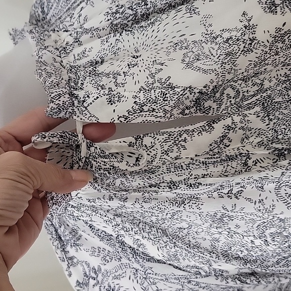 Talbots Size MP Tie Neck White with Black Paisley Blouse Exc. Used Cond. - Picture 4 of 14